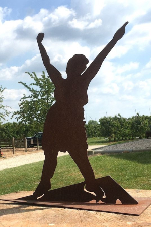 Mieke de Waal - Yes (Corten steel)